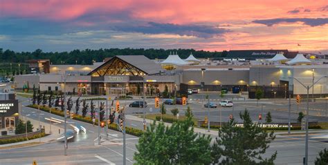 outlet stores niagara falls canada.